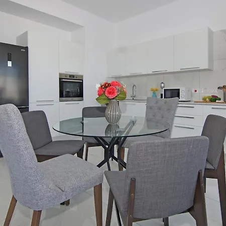 Βίλα Theresa Πρωταράς