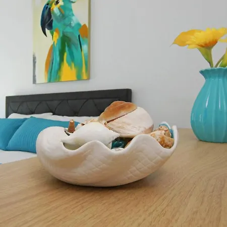 Theresa Вилла *