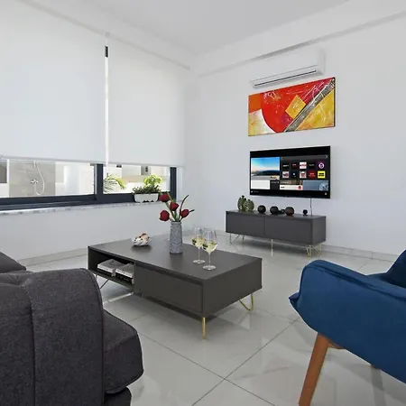 Theresa Протарас